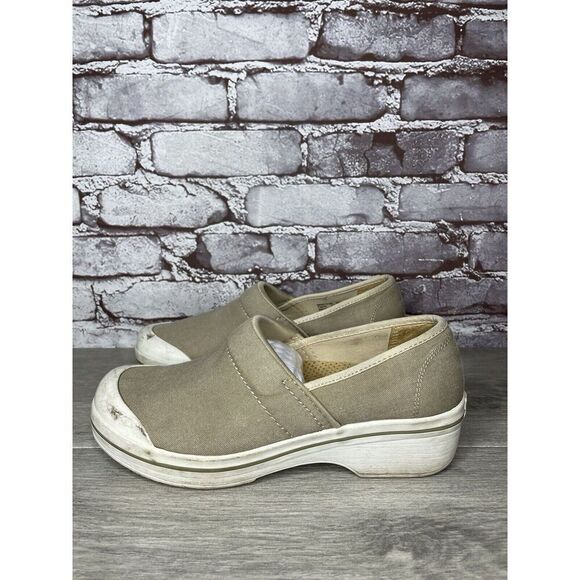 Dansko Volley Vegan Tan Beige Khaki Canvas Non Slip Clogs Women Sz 39EU/8.5M US - Picture 1 of 16